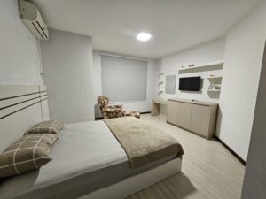 Suíte master com ar condicionado quente e frio, TV e total discrição – região central de Itajaí